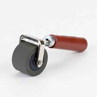 Soft rubber brayer (roller) for linoprinting